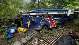 उत्तराखंड में भीषण बस दुर्घटना, 35 यात्री थे सवार, हेल्पलाइन नंबर जारी