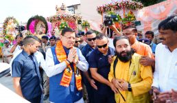 सीएम धामी ने टपकेश्वर महादेव की भव्य शोभायात्रा में प्रतिभाग किया, बड़ी संख्या में लोग भी हुए शामिल