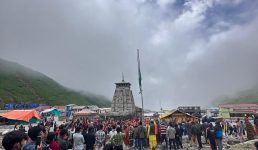 केदारनाथ में धूमधाम से मनाया गया स्वतंत्रता दिवस, बड़ी संख्या में श्रद्धालुओं ने लिया हिस्सा