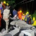 हेलंग में आवासीय भवन गिरा, 7 लोग मलबे में दबे, 2 की मौत, 5 बचाए गये