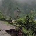 दिल्ली-देहरादून हाईवे में सड़क धंसी, वाहनों की आवाजाही हुई प्रभावित