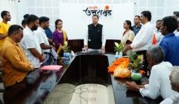 Uttarakhand सीएम धामी ने 17 किसानों को 11 लाख से ज्यादा के मुआवजा चेक दिये, बिजली लाइन बिछाने पर जमीन गई थी