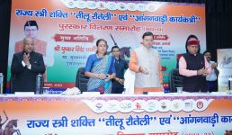 मुख्यमंत्री ने तीलू रौतेली एवं आंगनबाड़ी कार्यकत्री पुरस्कार 2022-23 किये प्रदान, कहा उत्तराखंड के विकास के लिए हर क्षेत्र में मातृ शक्ति की बड़ी भूमिका रही है
