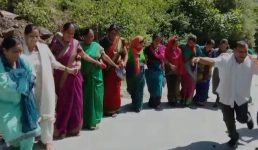 Uttarakhand चालीस साल पहले स्वीकृत हुई सड़क जब बनकर पूरी हुई, तो गांव वाले खुशी से झूम उठे