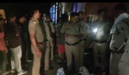 देहरादून जा रही यात्रियों से भरी बस पलटी, दो दर्जन से अधिक यात्री घायल