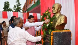 मुख्यमंत्री ने शहीद स्थल खटीमा में शहीद राज्य आंदोलनकारियों की मूर्तियों का किया अनावरण, कहा शहीदों तथा राज्य आंदोलनकारियों के सपनों के अनुरूप राज्य का चहुमुखी विकास हमारा लक्ष्य