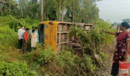 Uttarakhand यहां सवेरे-सवेरे पलट गई स्कूल बस, मौके पर मची चीख-पुकार