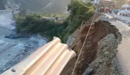 गंगोत्री राष्ट्रीय राजमार्ग में निर्माणाधीन सड़क की दीवार गिरी, दो लोग मलबे में दबे