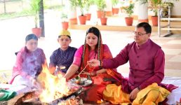तस्वीरें : सीएम धामी ने नवमी के पावन अवसर पर हवन और कन्या पूजन किया, समस्त प्रदेशवासियों के सुख, समृद्धि की कामना की