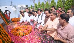 मुख्यमंत्री ने शहीद स्थल रामपुर तिराहा में राज्य आन्दोलनकारी शहीदों को पुष्पांजलि अर्पित की, कहा यहां स्थानीय उत्पादों की होगी उपलब्धता