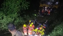 नैनीताल में बस खाई में गिरी, 7 की मौत, 26 लोग घायल
