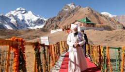Video पीएम मोदी ने जोलिंगकोंग में पार्वती कुंड में पूजा की, आदि कैलाश के भी किये दर्शन