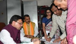 सीएम धामी ने आरटीओ कार्यालय में मारा छापा, सभी विभागों को नई कार्य संस्कृति से कार्य करने के निर्देश