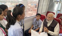पीएम मोदी ने देश की पहली नमो भारत रैपिडएक्स ट्रेन को हरी झंडी दिखाई, इस रेल में सफर भी किया
