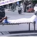 देहरादून में चौराहे पर सड़क में खाट डालकर रील बना रहे थे, फिर जो हुआ उसने सिखाया अच्छा सबक