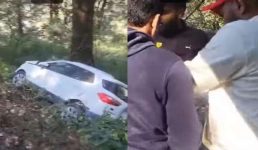 नैनीताल में क्रिकेटर मोहम्मद शमी के सामने हुआ एक कार एक्सीडेंट, फिर उन्होंने जो किया उसकी हो रही खूब तारीफ