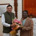 देहरादून में सीएम धामी ने राष्ट्रपति से की शिष्टाचार भेंट, देवभूमि में स्वागत किया