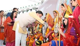 सीएम धामी ने उत्तराखंड के 13 जिलों की 253 योजनाओं का लोकार्पण और 623 योजनाओं का शिलान्यास किया, ईजा-बैंणी महोत्सव में लिया हिस्सा