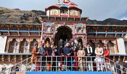 राष्ट्रपति द्रौपदी मुर्मू ने बदरीनाथ धाम में दर्शन किए, मुख्यमंत्री और राज्यपाल भी रहे मौजूद