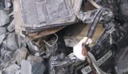 नैनीताल में गहरी खाई में गिरी पर्यटकों की कार, 5 लोगों की मौत