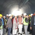 उत्तरकाशी टनल घटनास्थल पर पहुंचे केन्द्रीय मंत्री गडकरी, कहा मजदूरों की जान बचाकर उन्हें बाहर निकालना सर्वोच्च प्राथमिकता