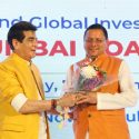 मुख्यमंत्री ने मुंबई में किया फिल्म उद्योग से जुड़ी हस्तियों से विचार विमर्श, निर्माताओं ने उत्तराखण्ड में फ़िल्म शूटिंग के लिए दिखाया उत्साह