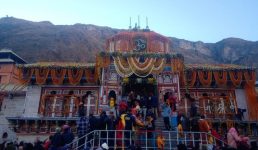 बद्रीनाथ धाम के कपाट शीतकाल के लिए बंद, अब चारधाम यात्रा समाप्त