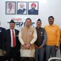 सशस्त्र सेना झंडा दिवस, सीएम धामी को लगाया फ्लैग, सीएम ने लोगों से सशस्त्र सेना झंडा दिवस कोष में योगदान देने की अपील की