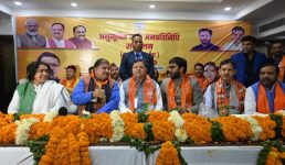 सीएम धामी ने अनुसूचित जाति जनप्रतिनिधि सम्मेलन में भाग लिया, कहा डबल इंजन की सरकार अनुसूचित समाज को मजबूत और आत्मनिर्भर बनाने के लिए प्रतिबद्ध है