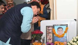 मुख्यमंत्री ने शहीद स्क्वाड्रन लीडर अभिमन्यु राय के आवास पर जाकर दी श्रद्धांजलि
