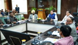सीएम धामी ने राजस्व प्राप्ति एवं आय के संसाधनों में वृद्धि के संबंध में उच्चाधिकारियों के साथ समीक्षा की, बचे लक्ष्य को फरवरी तक पूरा करने के निर्देश