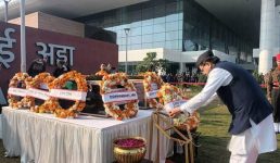 सीएम धामी ने जम्मू-कश्मीर में शहीद सैनिकों के पार्थिव शरीर पर पुष्पचक्र अर्पित कर श्रद्धांजलि दी, कहा शहीदों को देश हमेशा याद रखेगा
