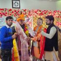 मुख्यमंत्री धामी ने गिरिराज महाराज के दर्शन कर की प्रदेश व देश की खुशहाली की कामना, दो दिवसीय भ्रमण पर मथुरा पहुंचे