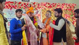 मुख्यमंत्री धामी ने गिरिराज महाराज के दर्शन कर की प्रदेश व देश की खुशहाली की कामना, दो दिवसीय भ्रमण पर मथुरा पहुंचे