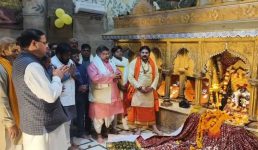 मथुरा में सीएम धामी ने बगलामुखी पीतांबरा मंदिर के दर्शन किए, प्रदेशवासियों की सुख-समृद्धि की प्रार्थना की