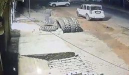 Video देर रात पूरा एटीएम उड़ा ले गए बदमाश, सीसीटीवी में कैद हुआ पूरा वीडियो