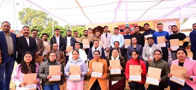 सीएम धामी ने नवनियुक्त 96 सहायक लेखाकारों को दिये नियुक्ति पत्र, UKPSC से हुए हैं चयनित सीएम धामी ने नवनियुक्त 96 सहायक लेखाकारों को दिये नियुक्ति पत्र, UKPSC से हुए हैं चयनित