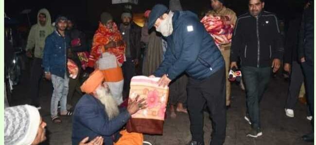हरिद्वार में जिलाधिकारी ने निराश्रित, बेसहारा लोगों को बांटे कम्बल, शहर में अलावों का भी निरीक्षण किया हरिद्वार में जिलाधिकारी ने निराश्रित, बेसहारा लोगों को बांटे कम्बल, शहर में अलावों का भी निरीक्षण किया