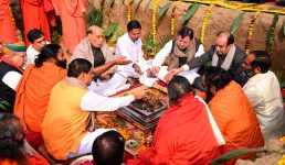 केंद्रीय रक्षा मंत्री राजनाथ सिंह ने हरिद्वार में पतंजलि गुरूकुलम एवं आचार्यकुलम का शिलान्यास किया, सीएम धामी भी रहे मौजूद