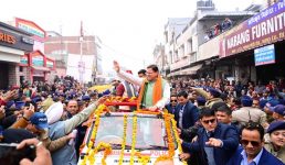 Udham Singh Nagar सीएम के रोड-शो में उमड़ा जनसैलाब, दिखी मिनी भारत की झलक, नारीशक्ति वन्दन महोत्सव कार्यक्रम को संबोधित किया