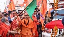 सीएम धामी ने अयोध्या में श्रीराम प्राण प्रतिष्ठा के लिए मां गंगा का पवित्र जल ब्रह्मकुण्ड से कलशों में एकत्रित कर कलश यात्रा को रवाना किया