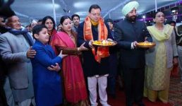 मुख्यमंत्री आवास में आयोजित हुई श्रीराम भजन संध्या, राज्यपाल एवं मुख्यमंत्री सहित मंत्रीगणों एवं विधायकों द्वारा सुन्दरकांड का किया गया पाठ