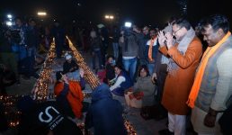 श्री राम मंदिर प्राण प्रतिष्ठा की पूर्व संध्या पर परेड ग्राउंड देहरादून में 1.5 लाख से अधिक दीप किए प्रज्वलित, सीएम धामी भी रहे मौजूद