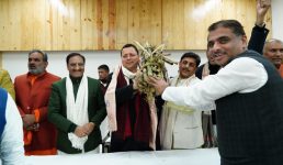 सीएम धामी से हरिद्वार के किसान प्रतिनिधिमंडल ने मुलाकात की, राज्य में गन्ना मूल्य में 20 रूपये प्रति क्विंटल वृद्धि करने पर मुख्यमंत्री का आभार व्यक्त किया