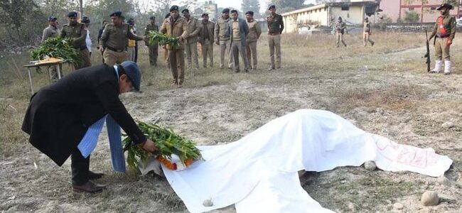 बीरू की मौत पर गमगीन हुई उत्तराखंड पुलिस, दी भावभीनी श्रद्धांजलि बीरू की मौत पर गमगीन हुई उत्तराखंड पुलिस, दी भावभीनी श्रद्धांजलि