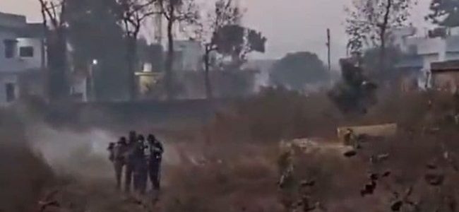 देहरादून के झांजरा में क्लोरीन गैस का रिसाव, दो लोग अस्पताल में भर्ती देहरादून के झांजरा में क्लोरीन गैस का रिसाव, दो लोग अस्पताल में भर्ती