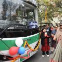 Dehradun News इन सरकारी कर्मचारियों के आवागमन के लिए इलेक्ट्रिक बस की व्यवस्था, मुख्य सचिव ने किया उद्घाटन