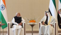 संयुक्त अरब अमीरात में पीएम मोदी का भव्य स्वागत, विशाल संख्या में आए भारतीय समुदाय को भी संबोधित किया