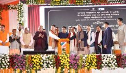 केंद्रीय सड़क एवं परिवहन मंत्री नितिन गडकरी और मुख्यमंत्री पुष्कर सिंह धामी ने हरिद्वार में 4,750 करोड़ रुपये की 30 राष्ट्रीय राजमार्ग परियोजनाओं का किया उद्घाटन और शिलान्यास