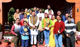 मुख्यमंत्री ने किया “विकल्प रहित संकल्प” भाषण प्रतियोगिता के विजेताओं को सम्मानित, कहा संकल्प में नहीं होना चाहिए कोई विकल्प